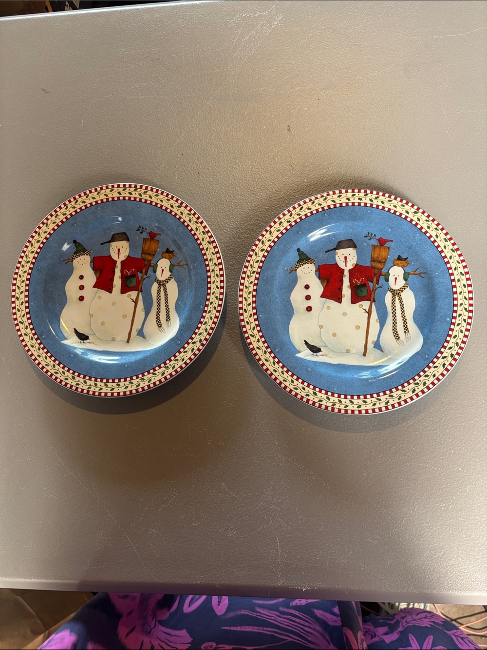 Sakura Debbie Mumm Snowman 1998 Stoneware Plates Set of 2 Christmas 8.25”